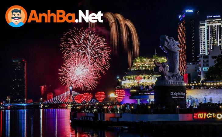 Sân Khấu Rộng Lớn và Công Nghệ Thực Tế Ảo
